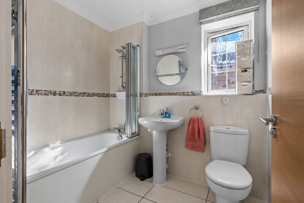 Anmer Close, Tadworth, KT20, photo 16