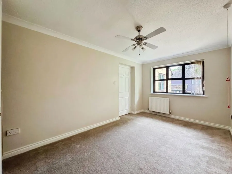 Crowthorne Road, Bracknell, RG12, photo 8