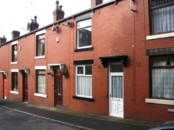 2 bed house to rent, Union Street, Rochdale, OL12