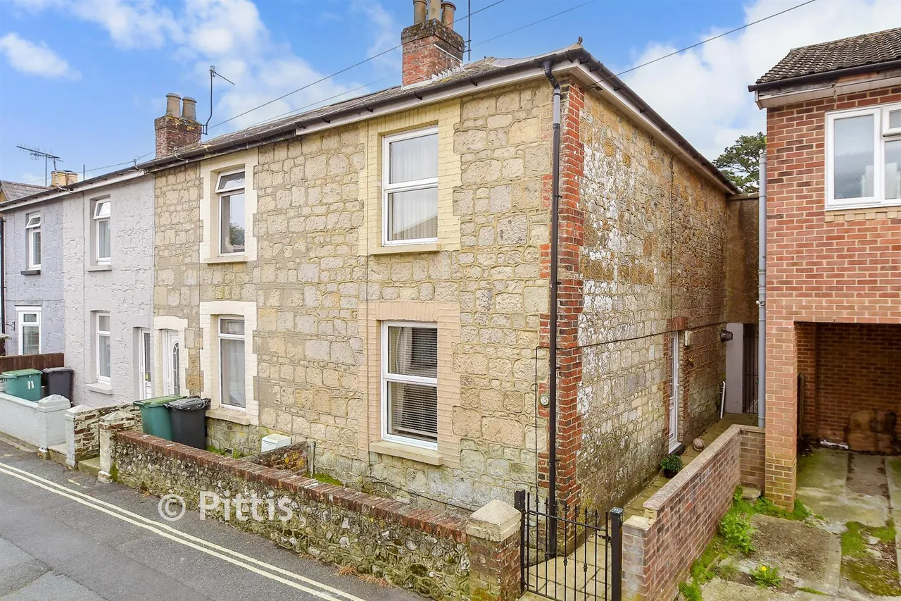 2 bed house for sale, West Street, Ventnor, PO38