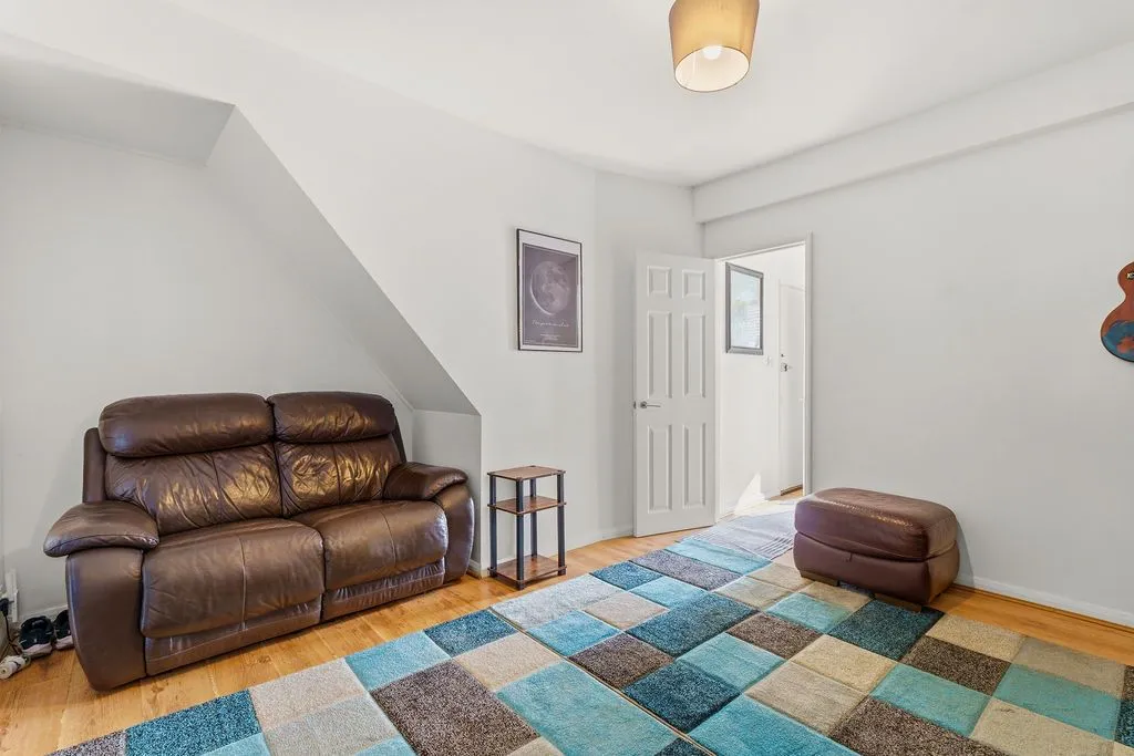 Demesne Road, SM6, photo 2