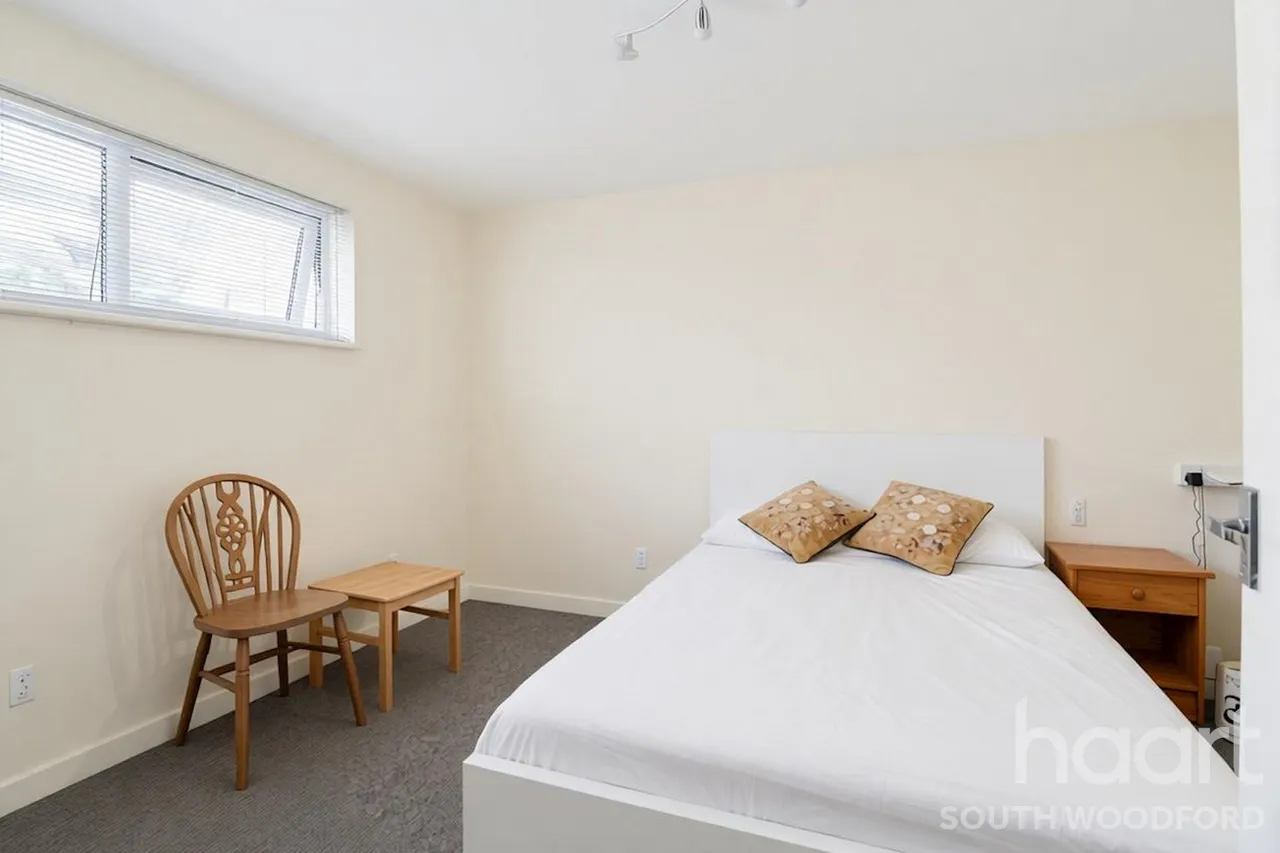 Victoria Road, London, E18, photo 6