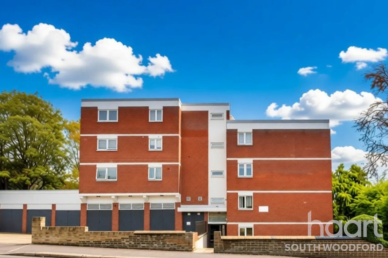 2 bed flat for sale, Victoria Road, London, E18