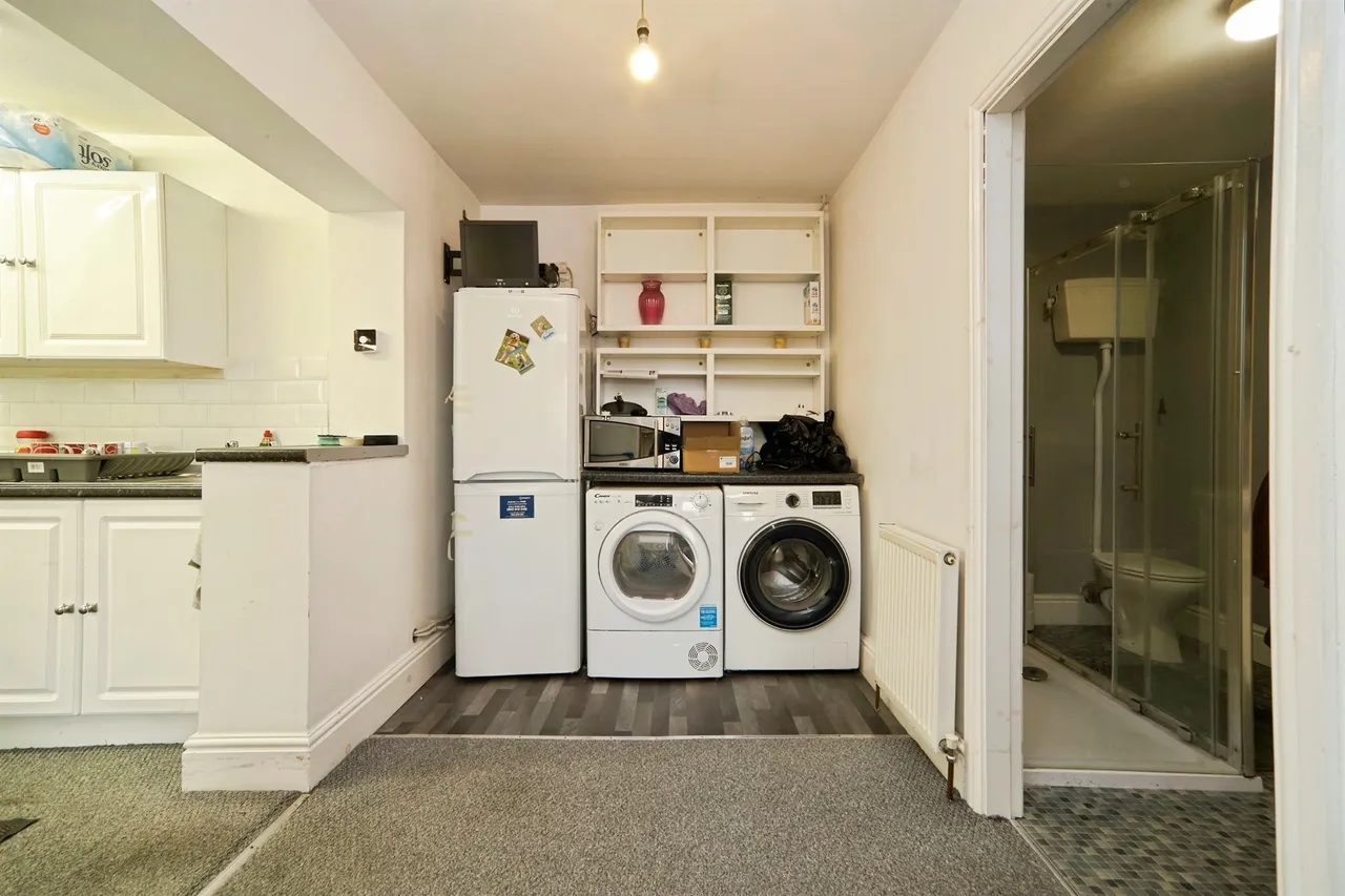 Hawthorn Avenue, Yeadon, LS19, photo 19