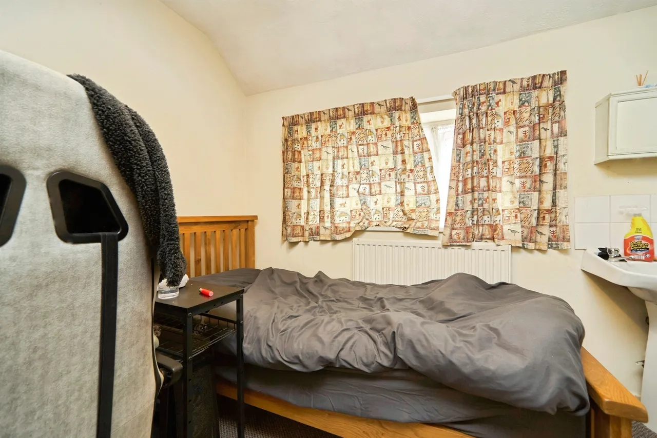 Hawthorn Avenue, Yeadon, LS19, photo 13
