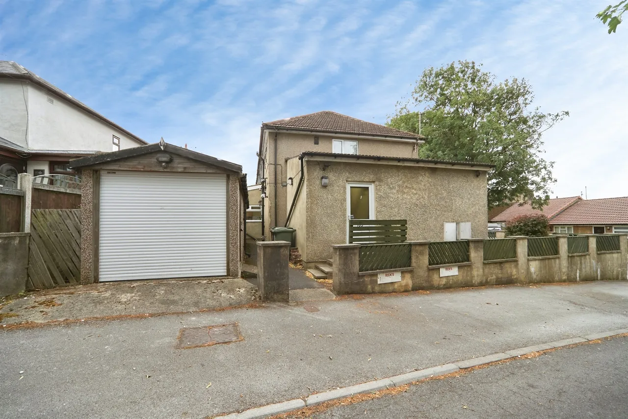 Hawthorn Avenue, Yeadon, LS19, photo 15