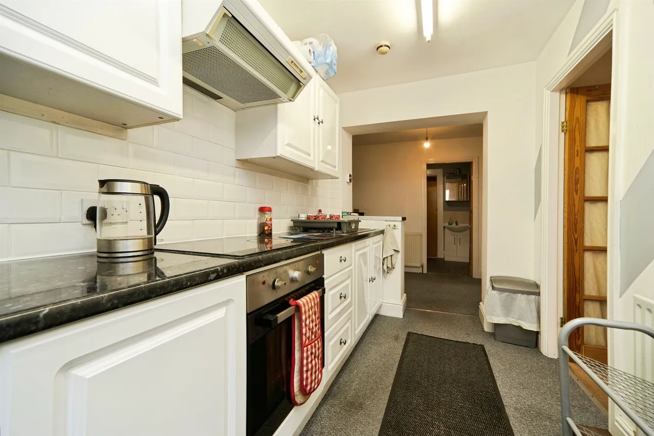 Hawthorn Avenue, Yeadon, LS19, photo 17