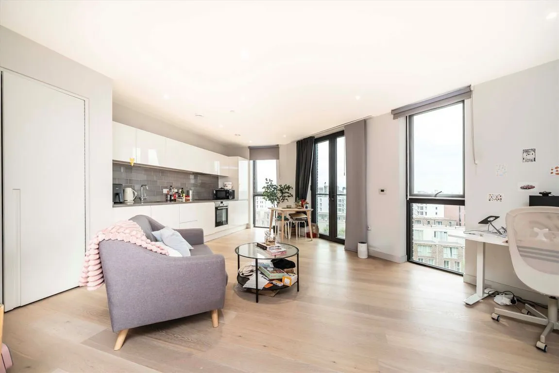 Admiralty Avenue, Royal Wharf, photo 2
