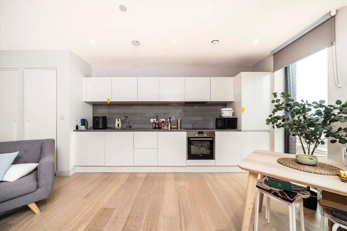 flat for sale — Admiralty Avenue, Royal Wharf