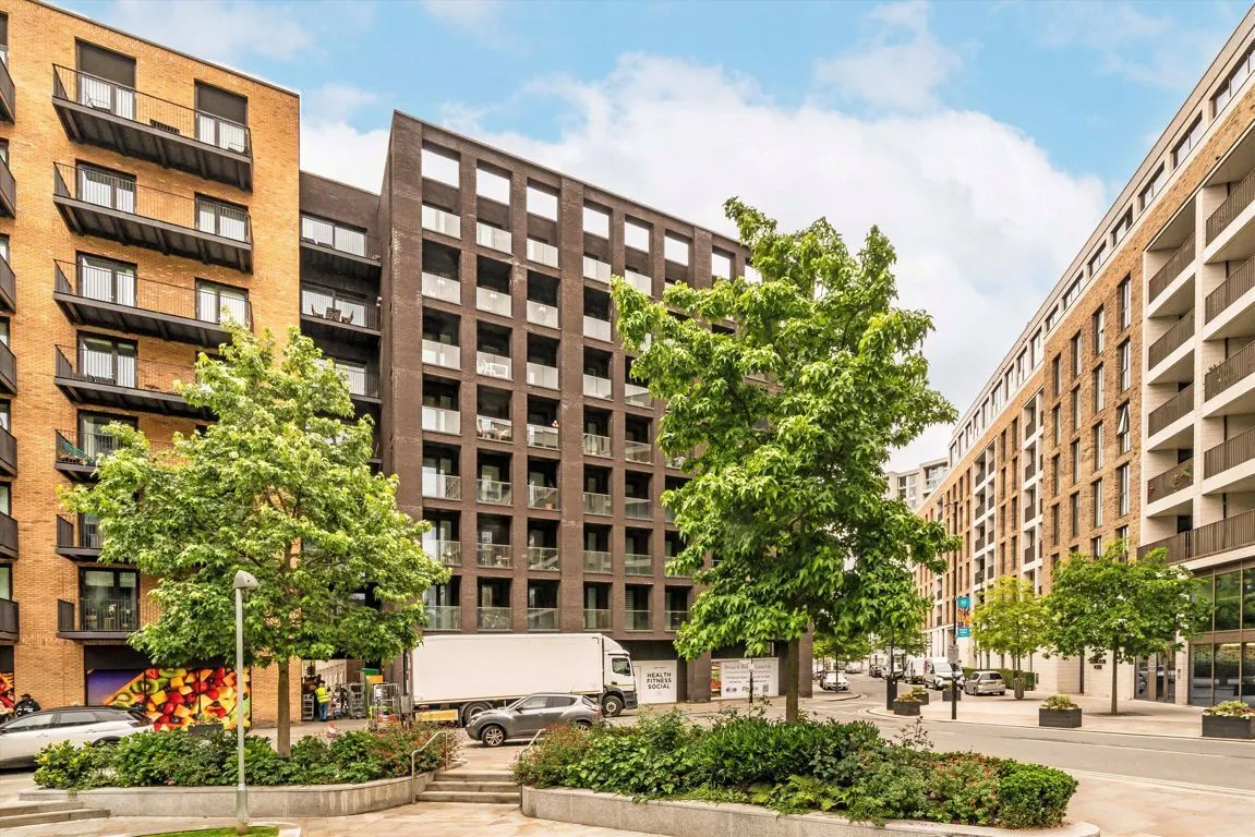 Admiralty Avenue, Royal Wharf, photo 3