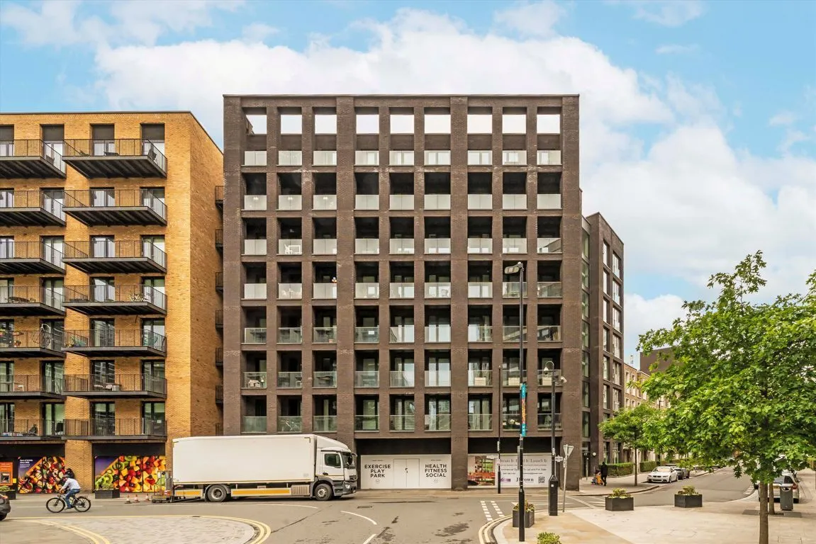 Admiralty Avenue, Royal Wharf, photo 6