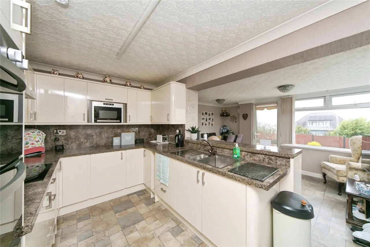 Lon Twrcelyn, Benllech, LL74, photo 4