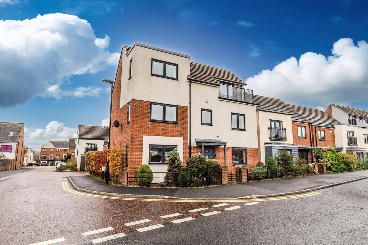 4 bed house for sale, Roseden Way, Newcastle Great Park