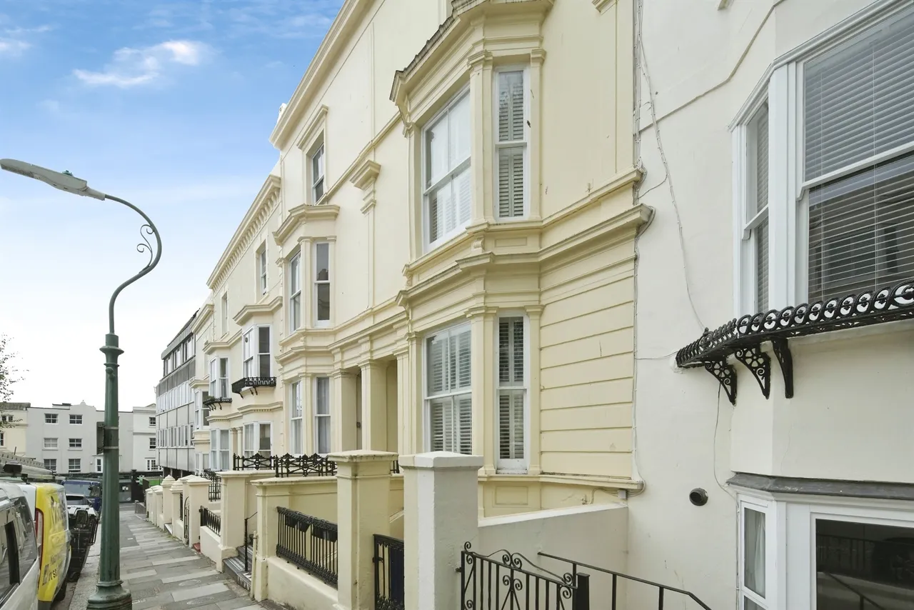 5 bed flat for sale, York Road, Hove, BN3