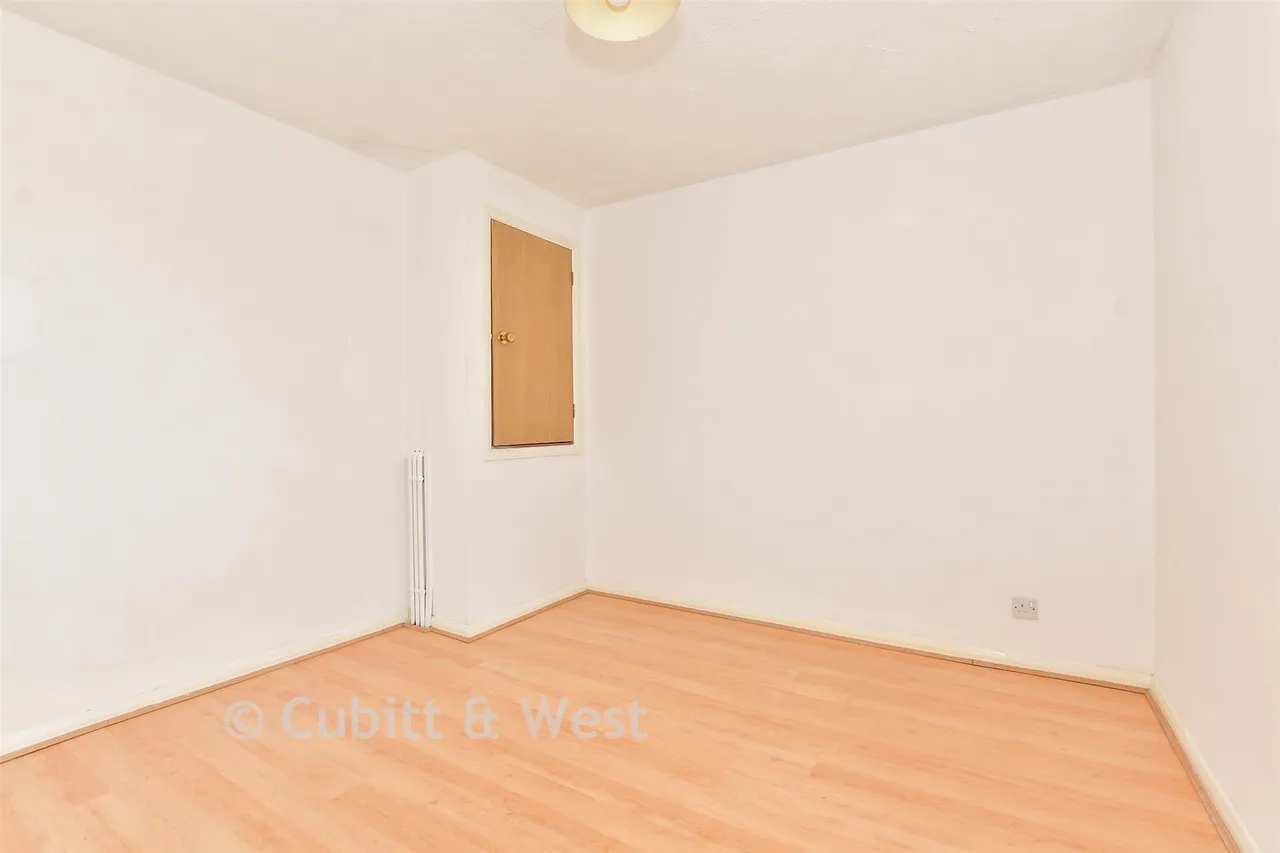 Mapledown Close, Southwater, RH13, photo 7