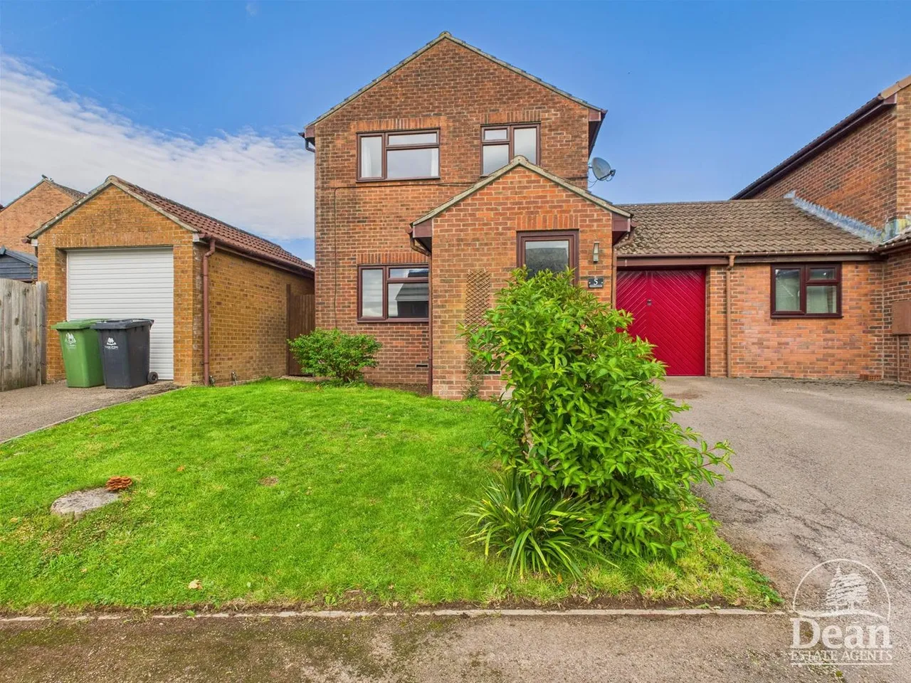 3 bed house for sale — Meadowbank, Lydney