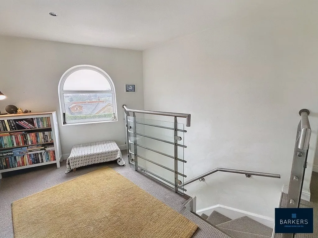 Cliff Hollins Lane East Bierley, Bradford BD4 6RQ, photo 17