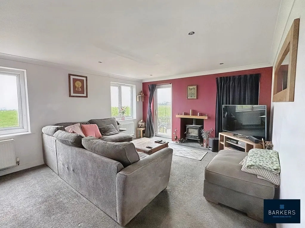Cliff Hollins Lane East Bierley, Bradford BD4 6RQ, photo 6