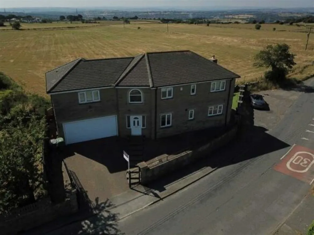 Cliff Hollins Lane East Bierley, Bradford BD4 6RQ, photo 4