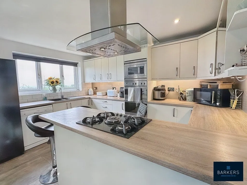 Cliff Hollins Lane East Bierley, Bradford BD4 6RQ, photo 5