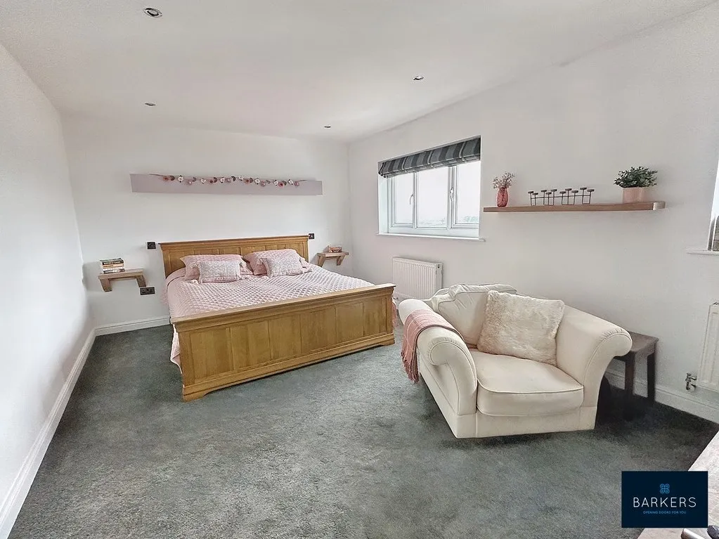 Cliff Hollins Lane East Bierley, Bradford BD4 6RQ, photo 13