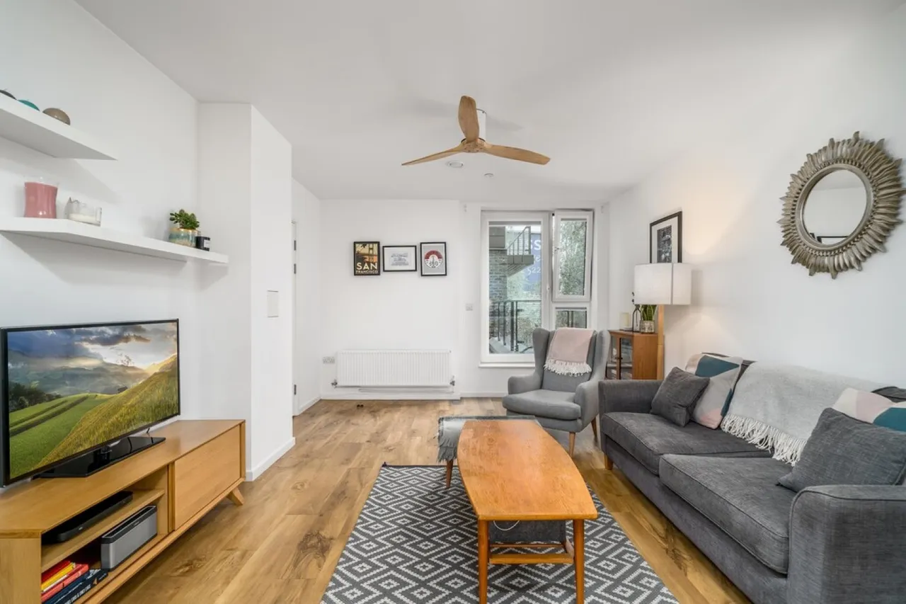 2 bed flat for sale, Flotilla House, Battersea Reach, SW18