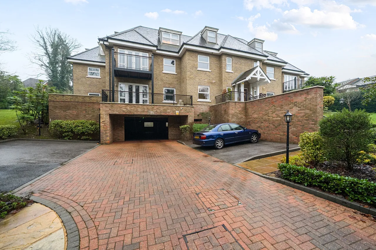 2 bed flat for sale, South Park, Gerrards Cross, SL9