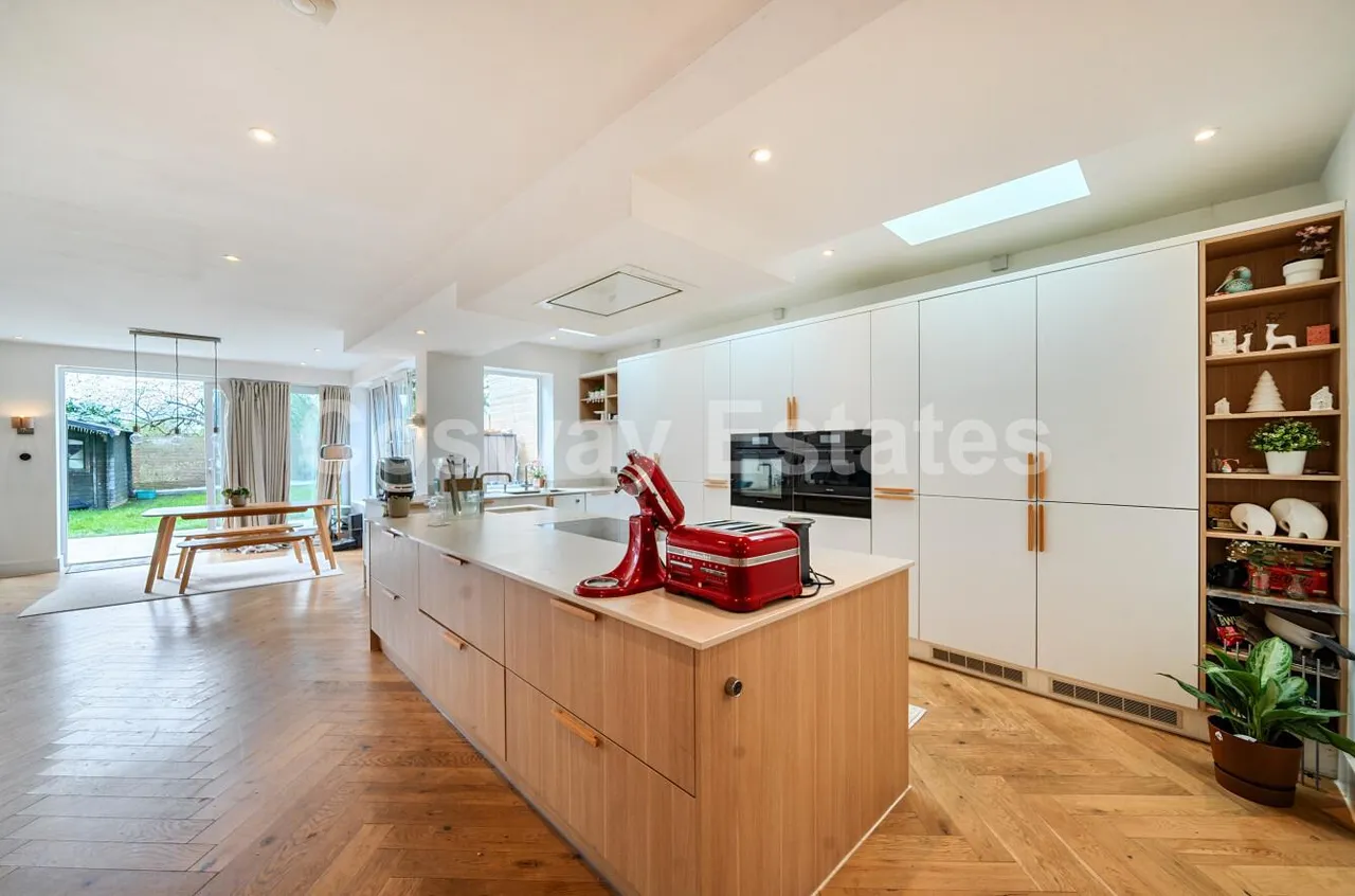 Featherstone Road, Mill Hill, NW7, London, photo 10