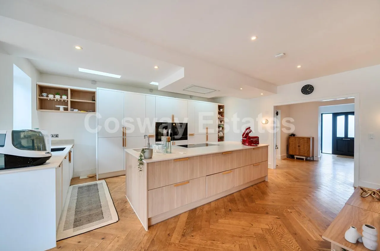 Featherstone Road, Mill Hill, NW7, London, photo 4