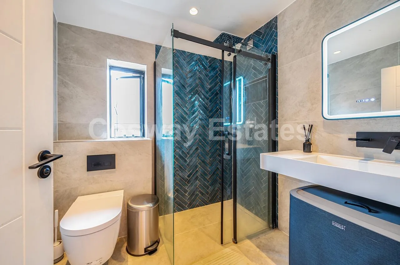 Featherstone Road, Mill Hill, NW7, London, photo 11