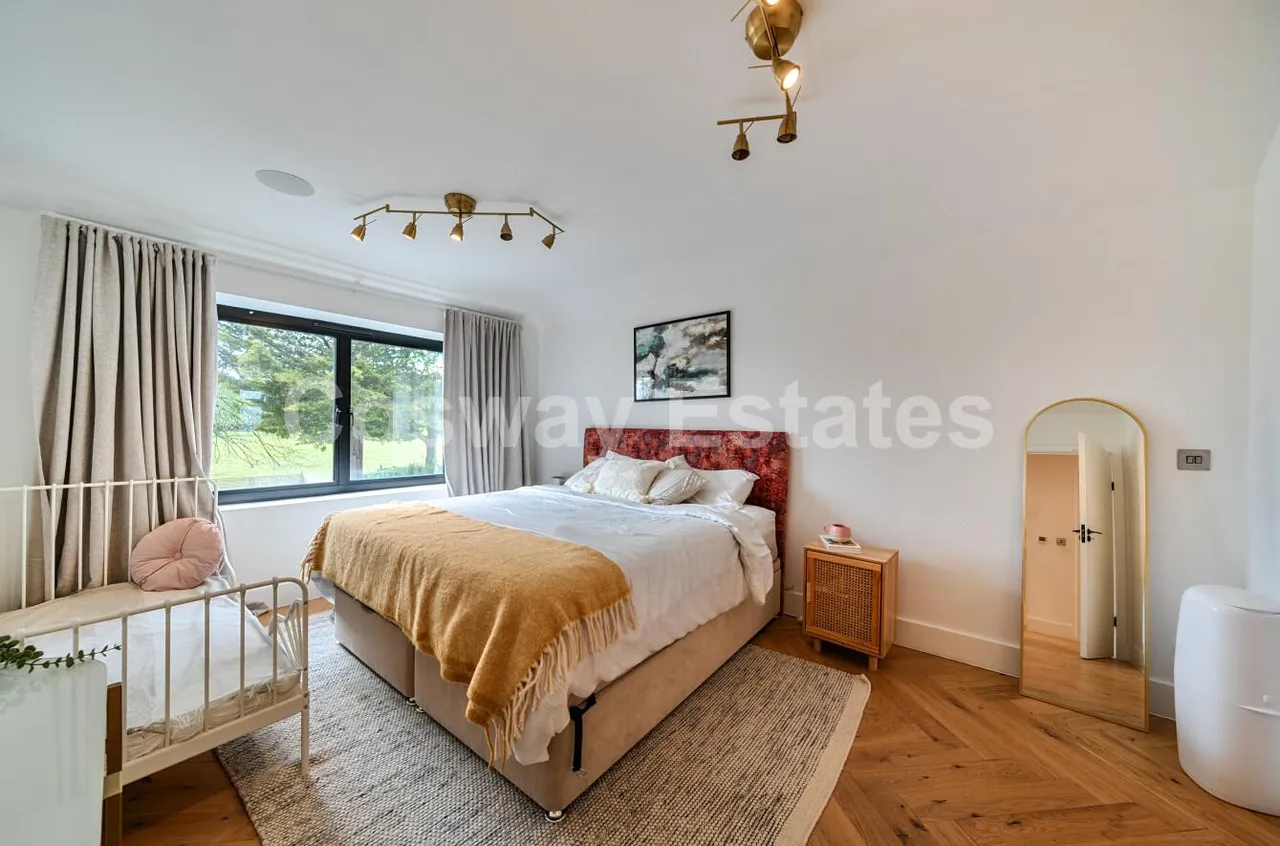 Featherstone Road, Mill Hill, NW7, London, photo 6