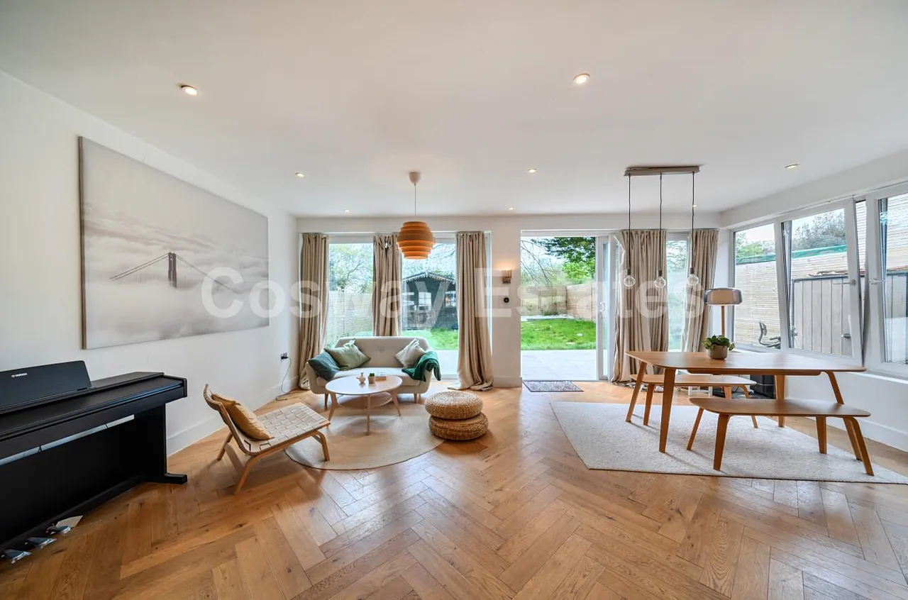Featherstone Road, Mill Hill, NW7, London, photo 5