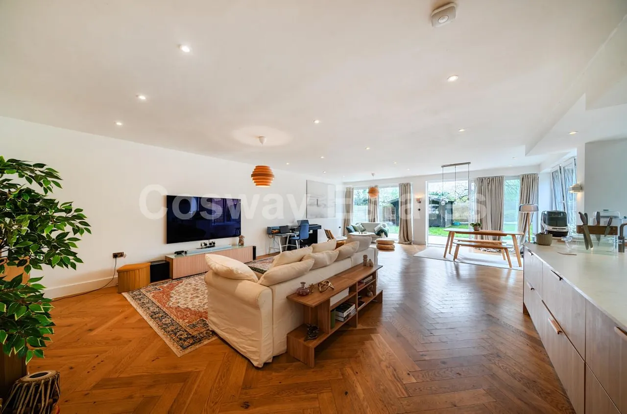 Featherstone Road, Mill Hill, NW7, London, photo 8