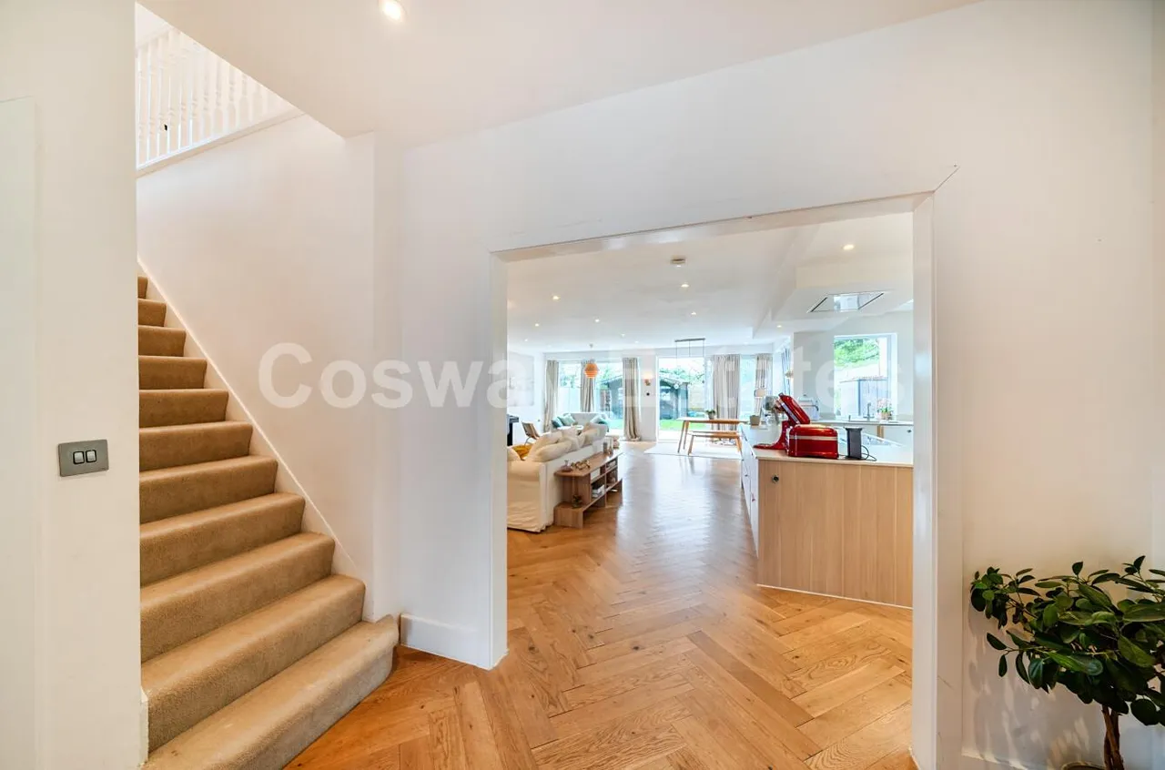 Featherstone Road, Mill Hill, NW7, London, photo 12