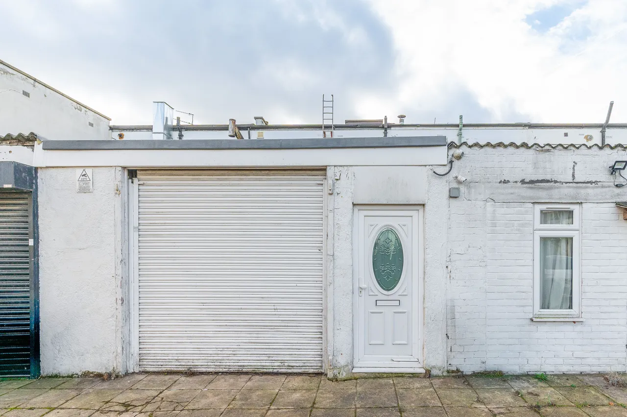 Sutton, SM1, photo 5