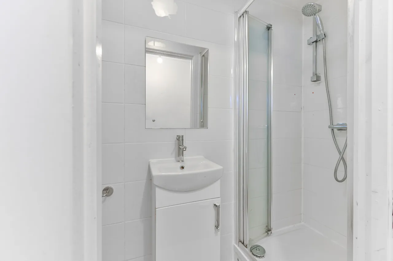 Sutton, SM1, photo 9