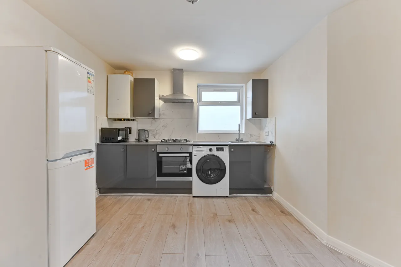 Sutton, SM1, photo 7