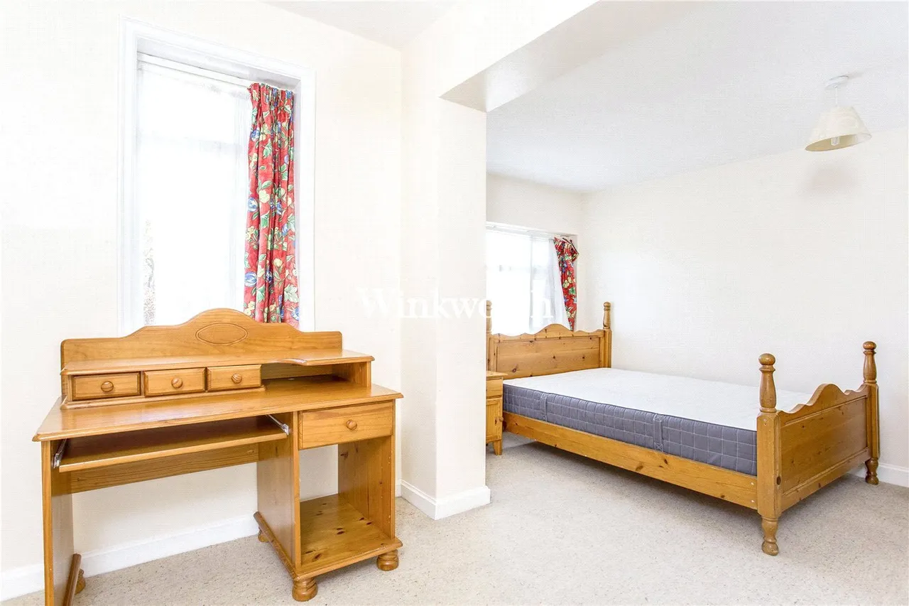 The Vale, London, NW11, photo 6