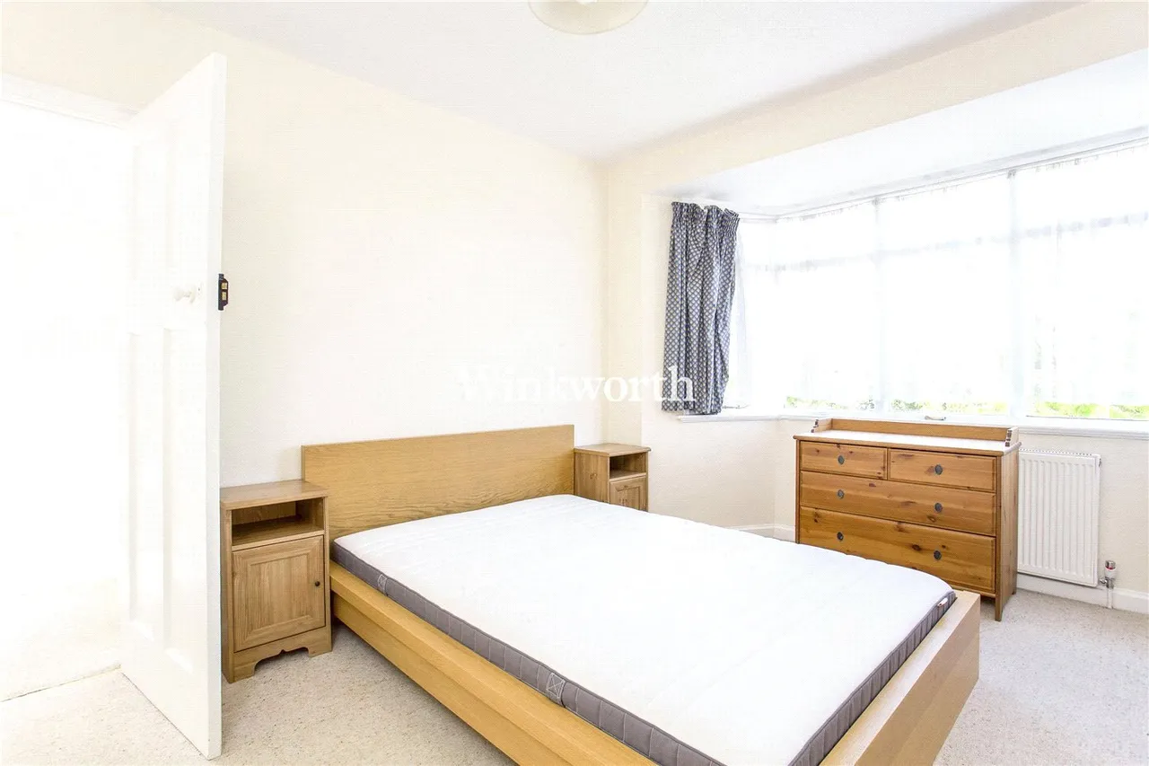 The Vale, London, NW11, photo 7