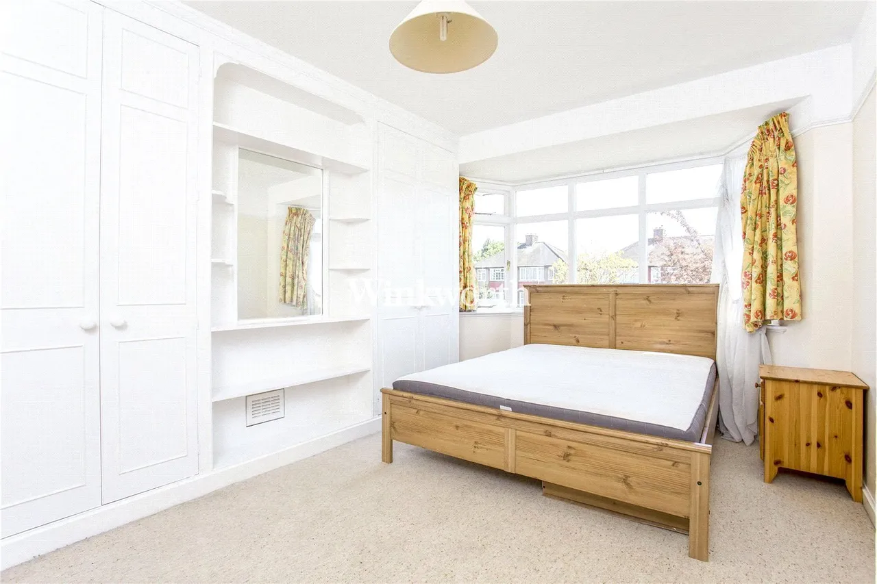 The Vale, London, NW11, photo 8