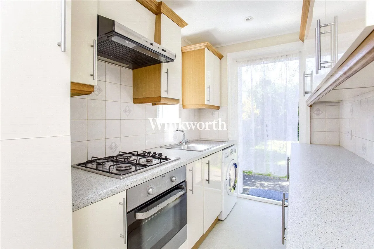 The Vale, London, NW11, photo 9