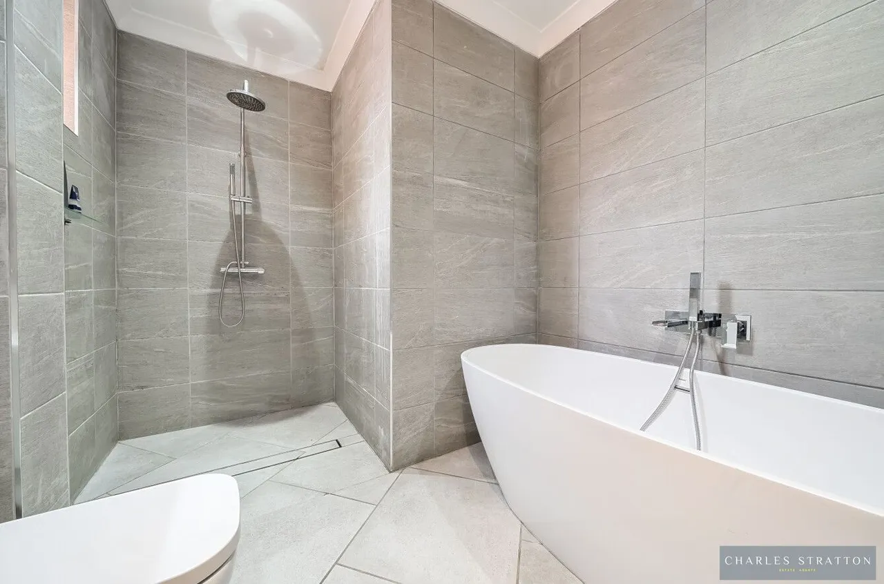 Lake Rise, Romford, Essex, RM1 4EE, photo 11
