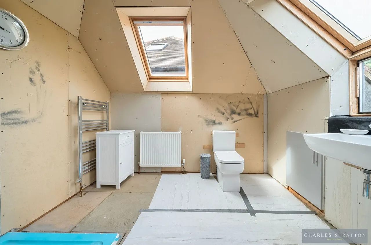 Lake Rise, Romford, Essex, RM1 4EE, photo 15