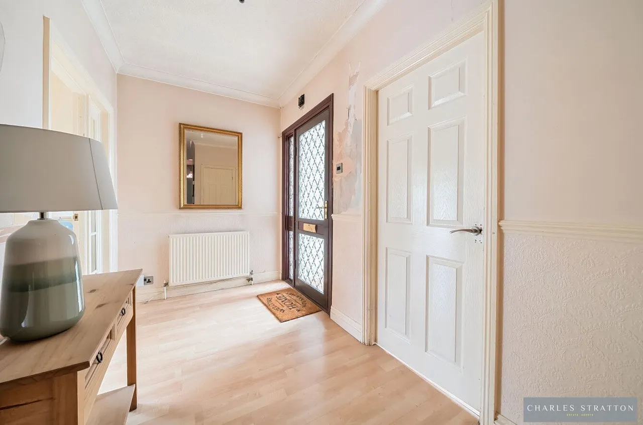 Lake Rise, Romford, Essex, RM1 4EE, photo 5