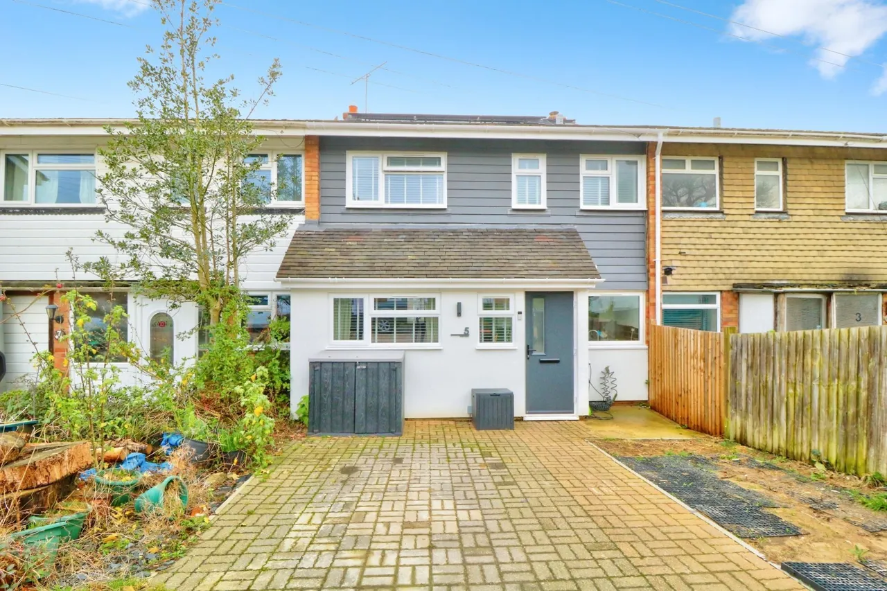 3 bed house for sale, Farm Road, Hamstreet, TN26
