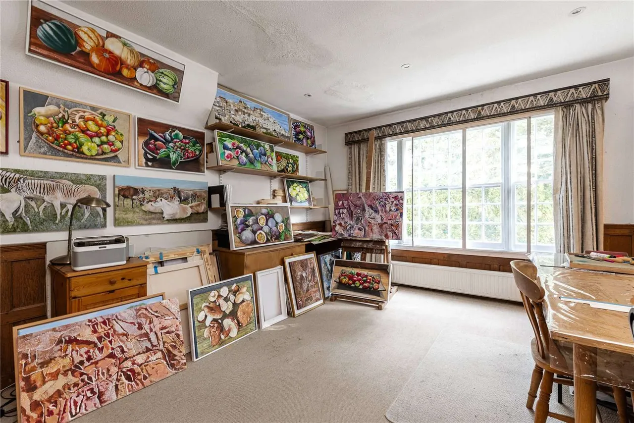Lobswood Manor, Tilford Road, Lower Bourne, Farnham, GU10 3RW, photo 12