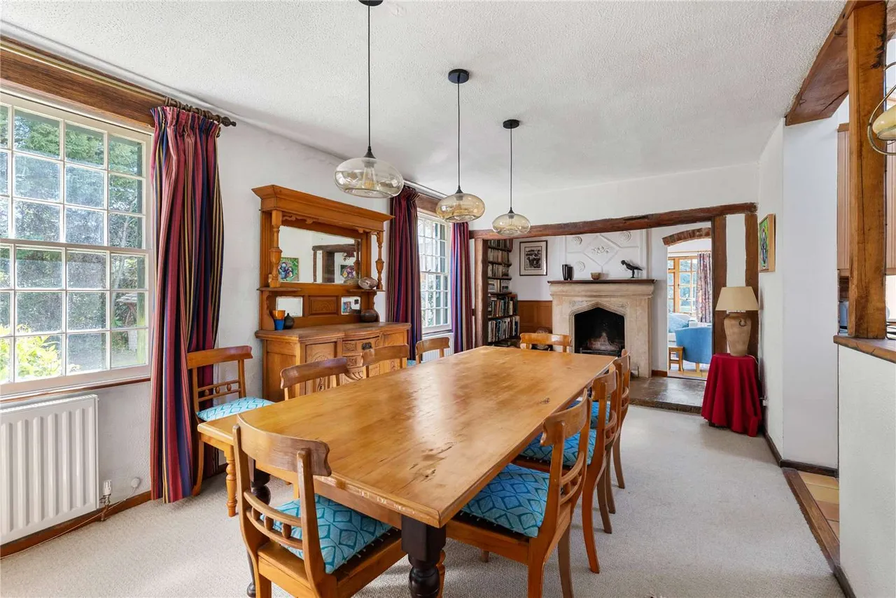 Lobswood Manor, Tilford Road, Lower Bourne, Farnham, GU10 3RW, photo 8
