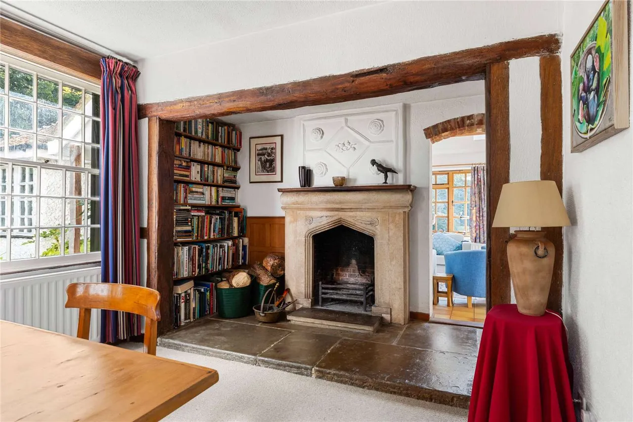 Lobswood Manor, Tilford Road, Lower Bourne, Farnham, GU10 3RW, photo 7