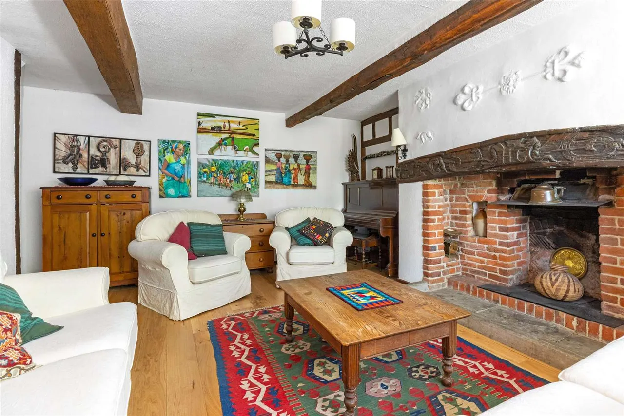 Lobswood Manor, Tilford Road, Lower Bourne, Farnham, GU10 3RW, photo 6