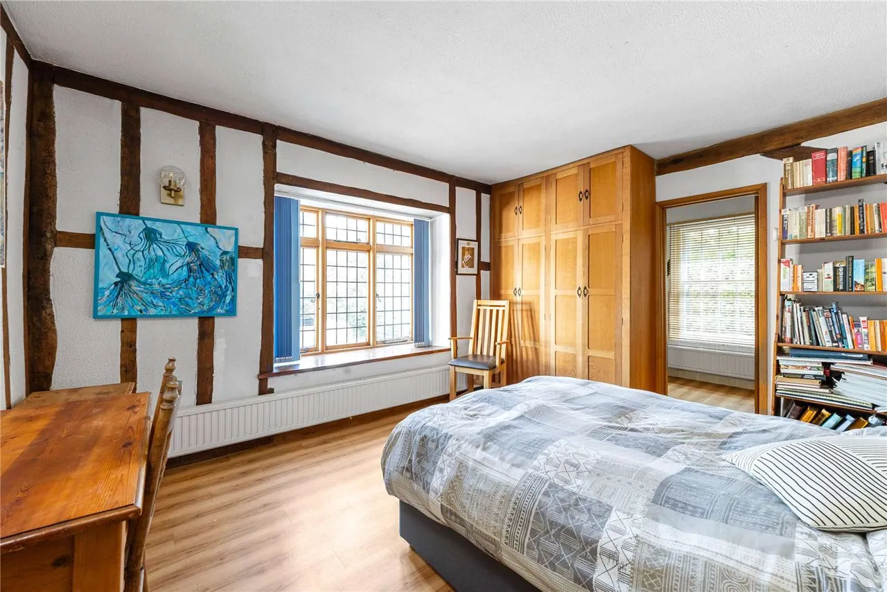 Lobswood Manor, Tilford Road, Lower Bourne, Farnham, GU10 3RW, photo 11